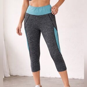 GREY AND TEAL WOMENS CAPRI LEGGING